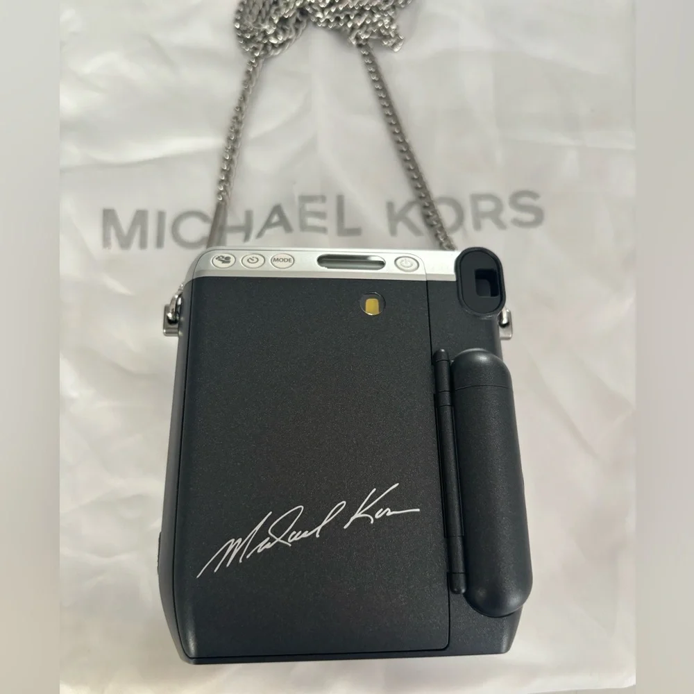 Michael Kors INSTAX BUNDLE - Camera Bag + mini70 Camera + B&W Film Pack - Picture 6 of 9